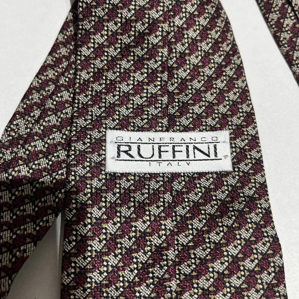 Gianfranco Ruffini Italy 100%‎ Silk Tie Made In USA C-17